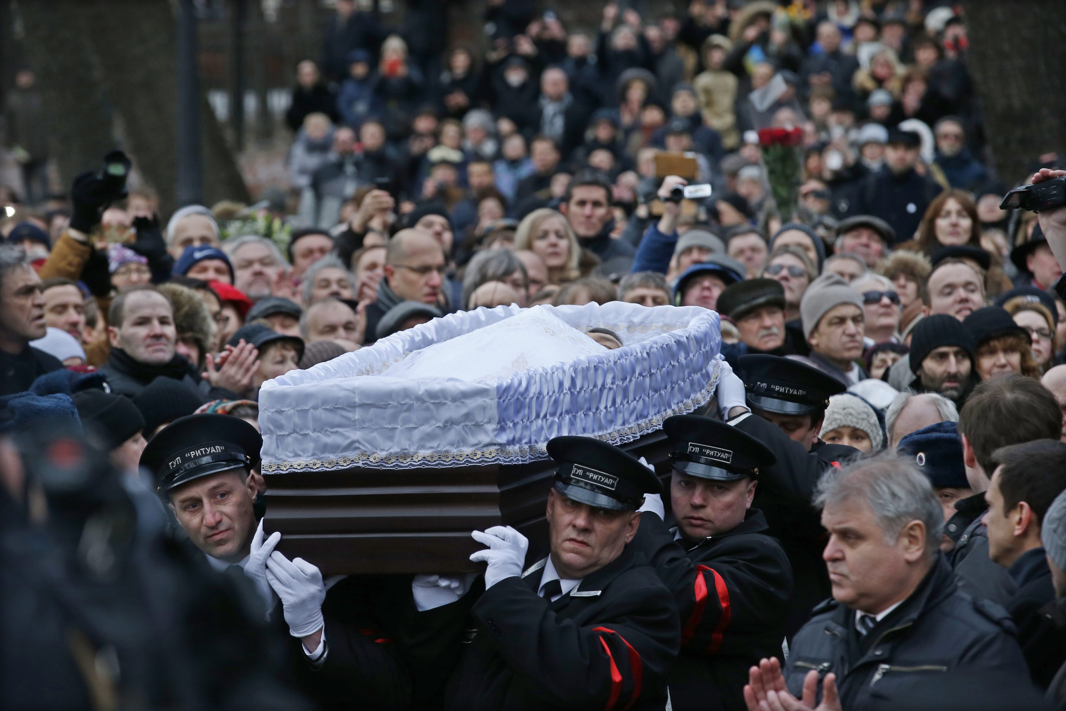 Tausende Russen nehmen Abschied von Putin-Kritiker Nemzow