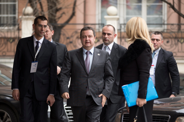 Serbiens Außenminister absolviert historischen Besuch im Kosovo