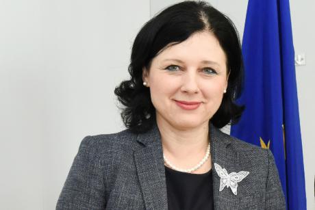 Justizkommissarin Jourová verspricht Strenge beim Safe Harbour-Abkommen