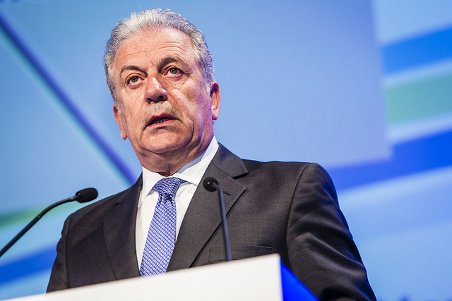 Avramopoulos fordert Änderungen bei Flüchtlingspolitik