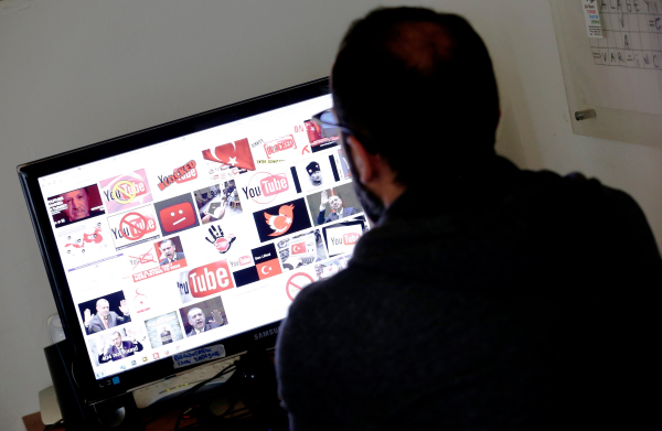 Türkei sperrt Zugang zu Twitter und YouTube
