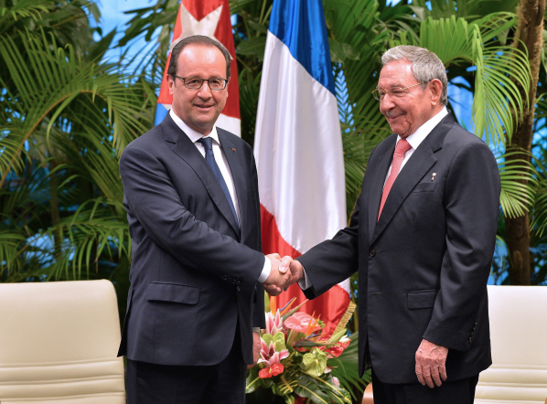 Hollande fordert bei Kuba-Besuch Ende des US-Embargos