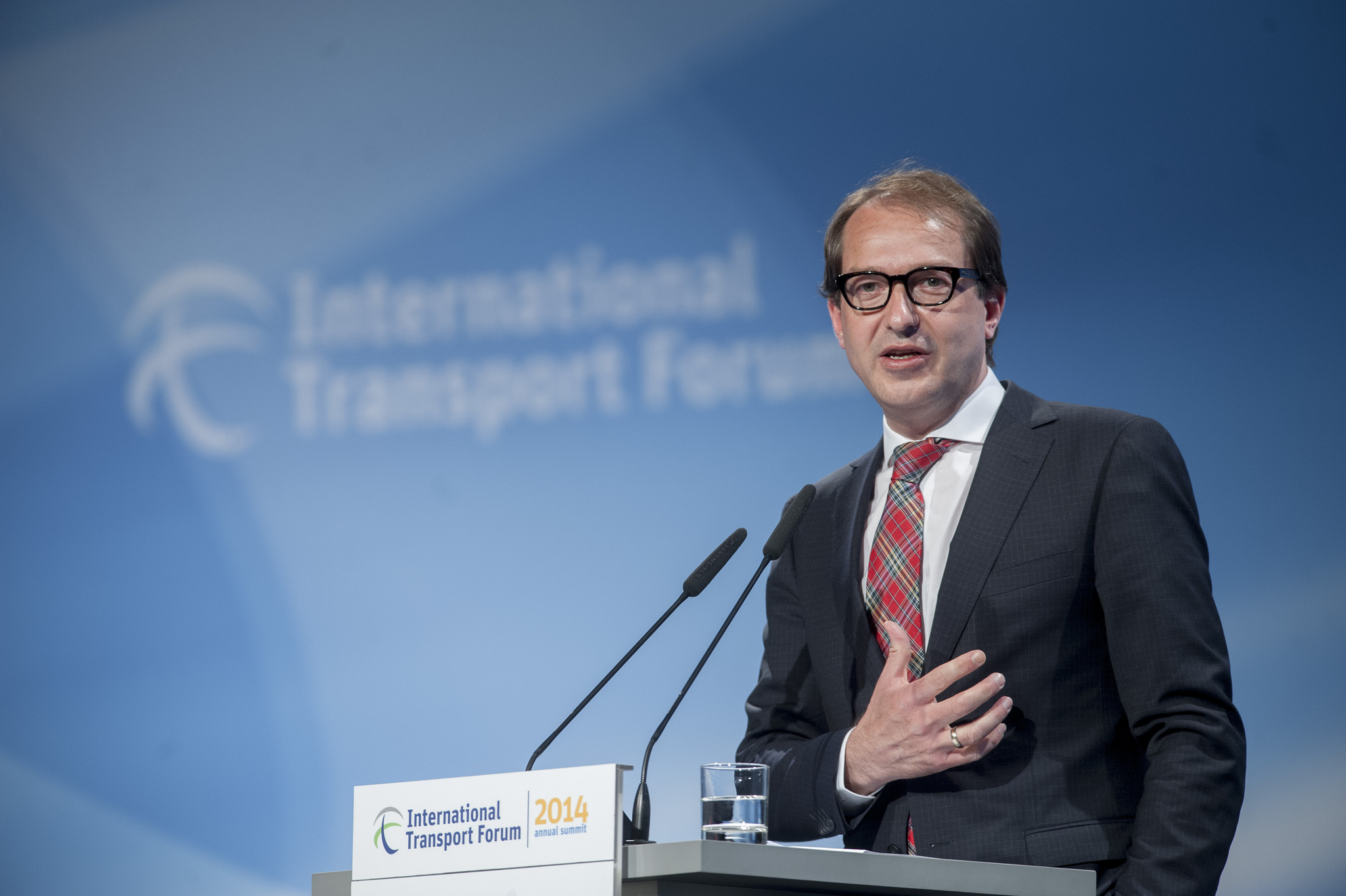 Pkw-Maut: Dobrindt sieht keinen Grund für Änderungen 
