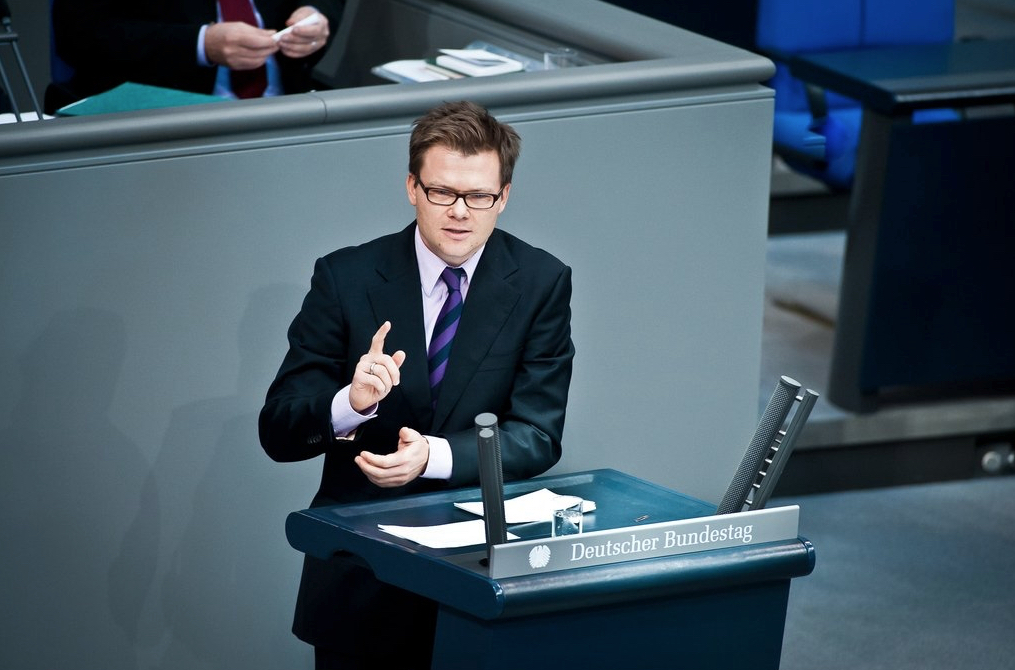 Schneider: Regierung zu Griechenland gespalten