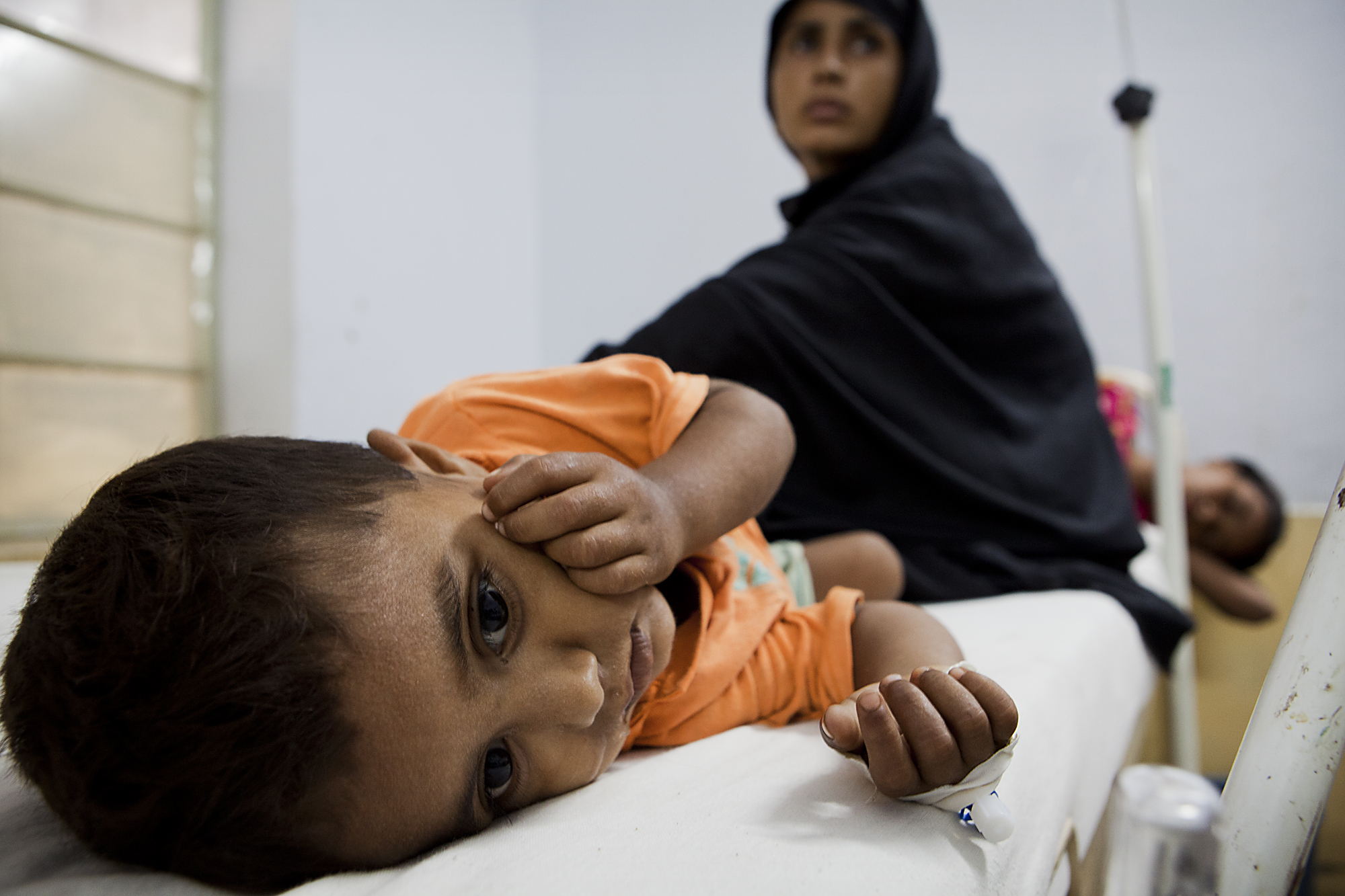 Flüchtlinge: Eingeschränkter Zugang zu Gesundheitssystem erhöht Kosten