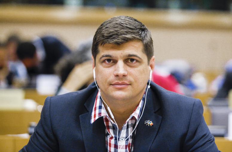 Rumänischer S&D-Abgeordneter wechselt zur rechtsextremen Fraktion Marine Le Pens