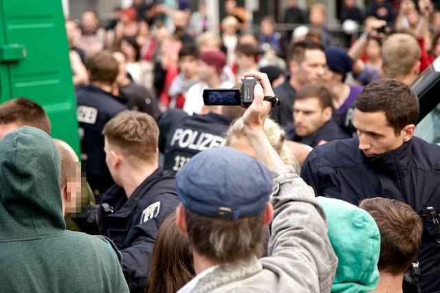 Bundesregierung besorgt wegen Gewalt in Asylunterkünften