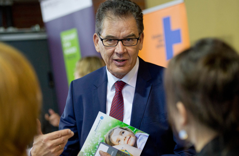 Entwicklungsminister Müller fordert "Winterpaket" für Krisenregionen