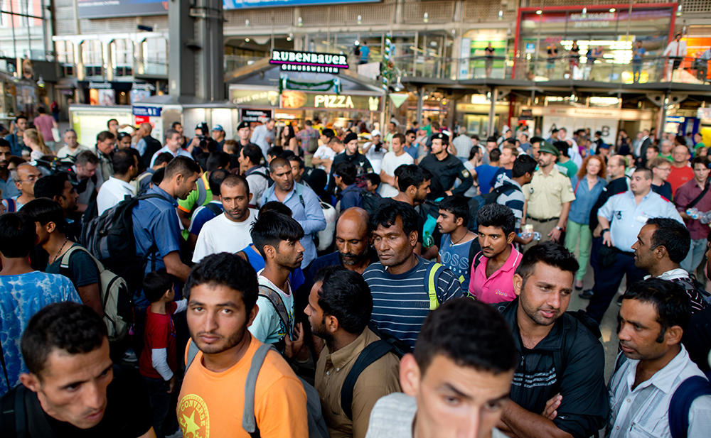 Hunderte Flüchtlinge in Zügen aus Ungarn erreichen Deutschland