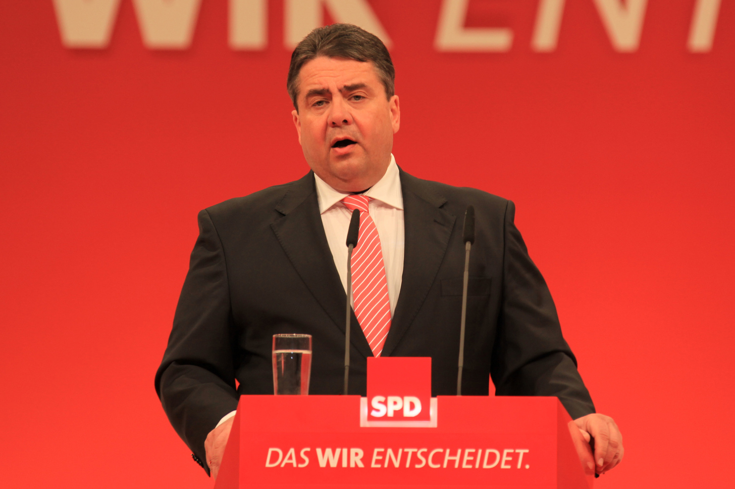 Vizekanzler Sigmar Gabriel: „Die europäische Untätigkeit in der Flüchtlingskrise bringt inzwischen auch Deutschland an den Rand seiner Möglichkeiten.“