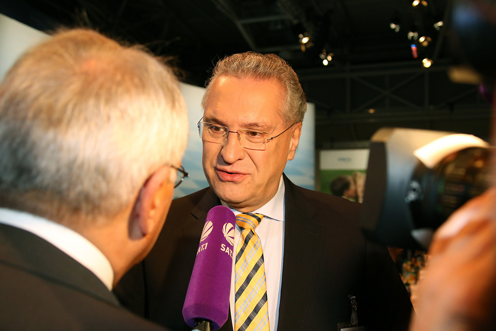 Bayerns Innenminister Herrmann rechnet mit wochenlangen Grenzkontrollen