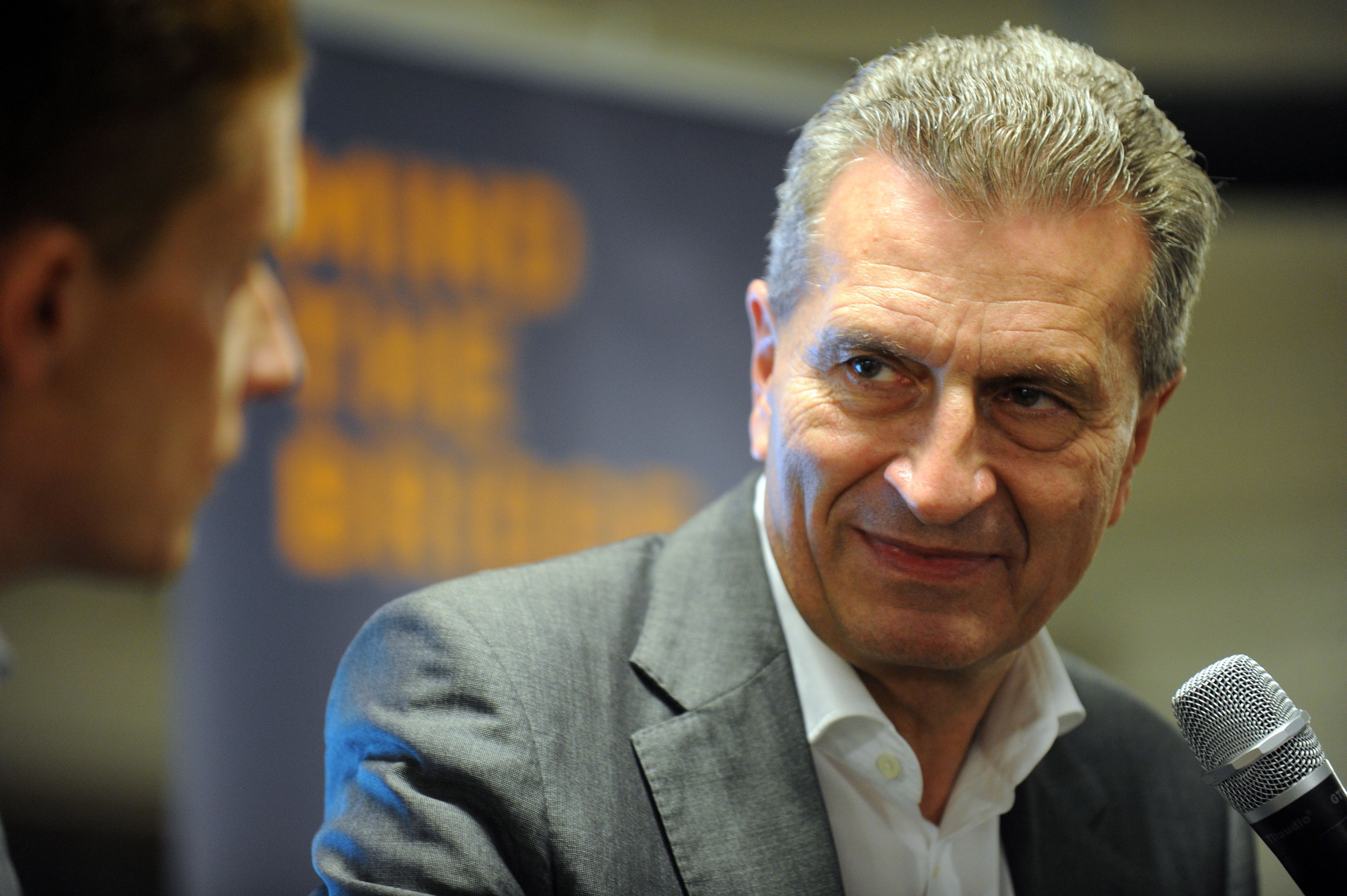 Oettinger: Europa sollte Trump eine Chance geben