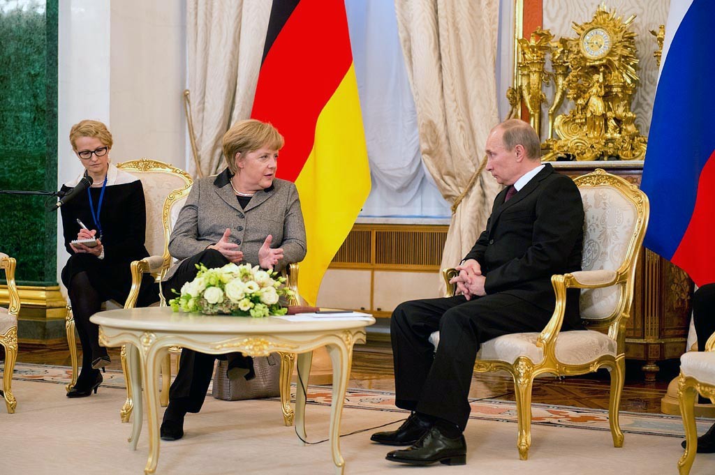 Zeiten der Entfremdung. Auf deutschen Wunsch war der letzte Petersburger Dialog kurzfristig abgesagt worden – nach einem Telefonat von Angela Merkel mit Wladimir Putin.