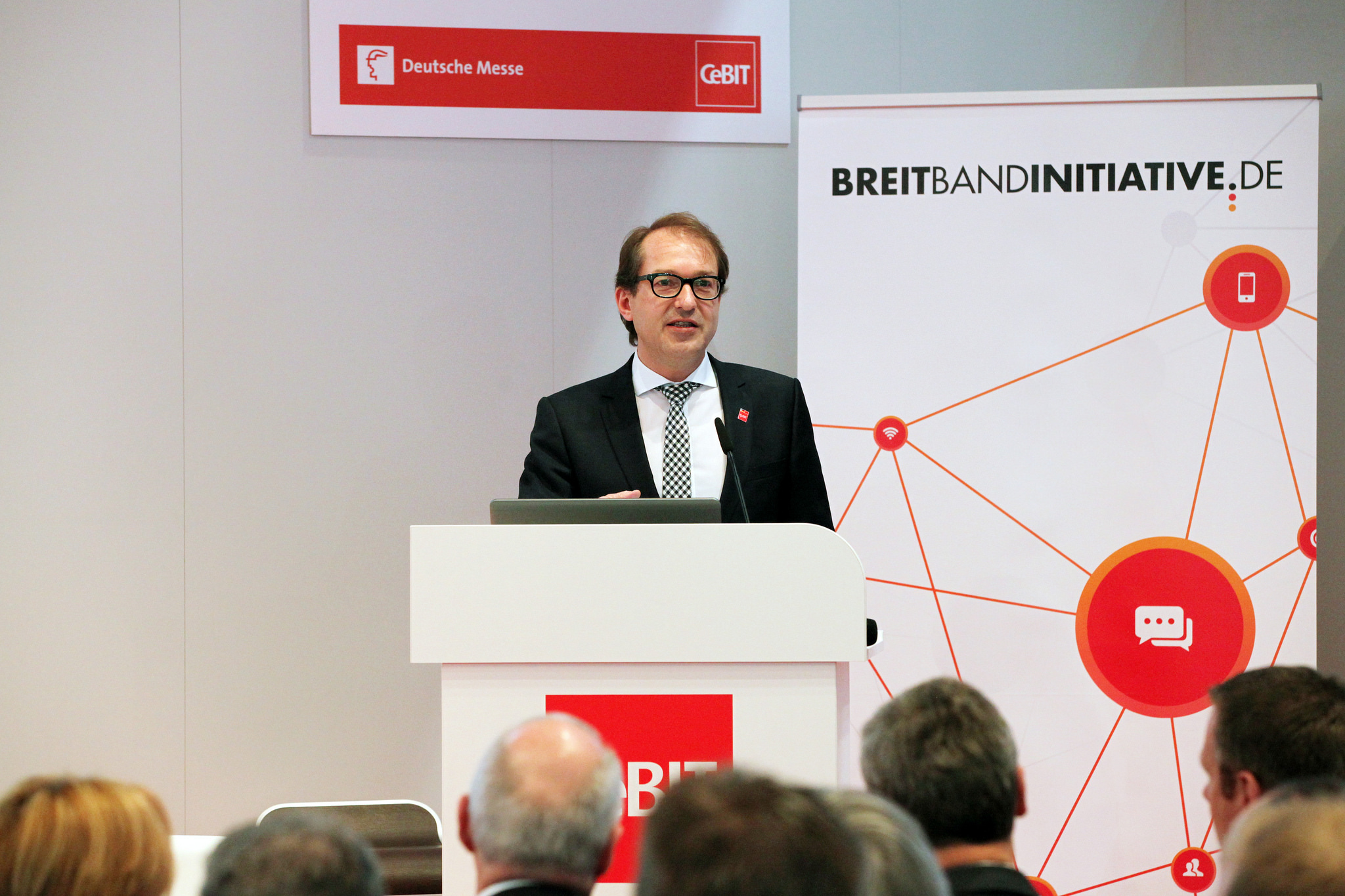 Breitband: Dobrindt fördert Ausbau mit fast drei Milliarden Euro