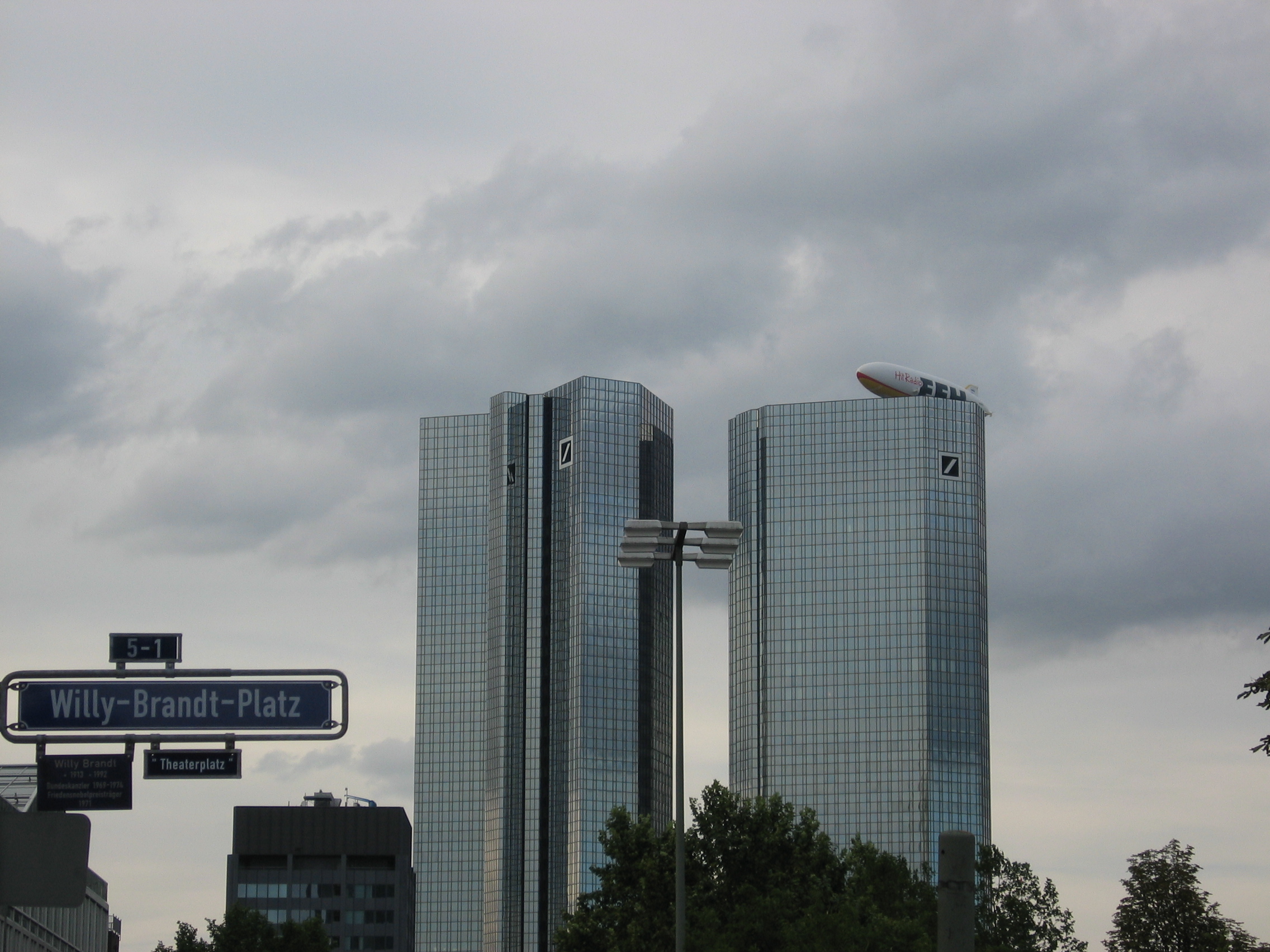 Scharfe Kritik an Deutsche Bank-Boni