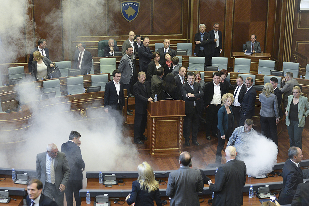 Erneut Tränengas in kosovarischem Parlament