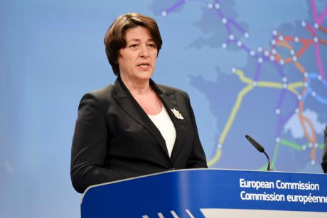 EU-Verkehrskommissarin Bulc: "Es muss mehr bei der Preisgestaltung und Besteuerung beim Transport getan werden"