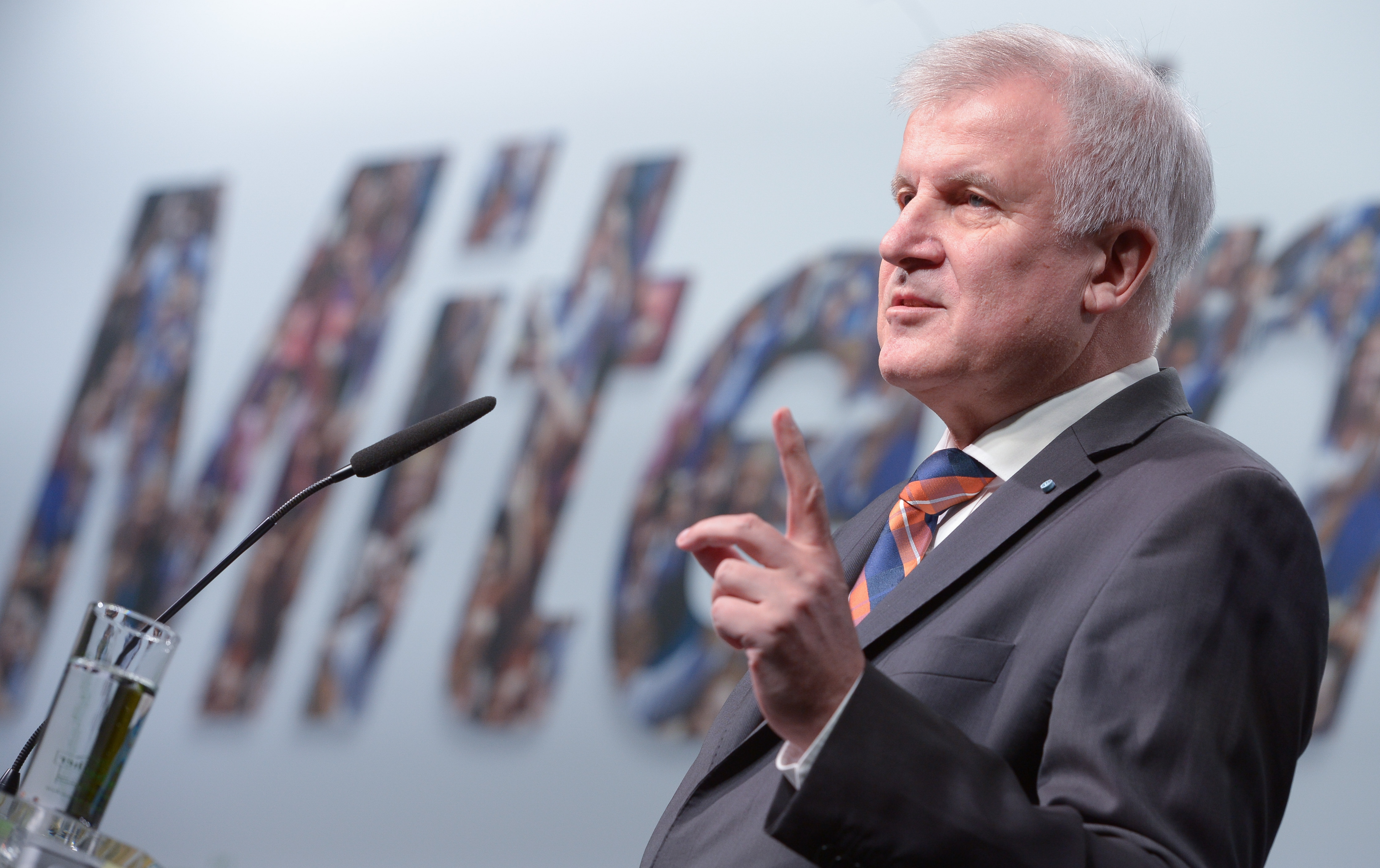 Flüchtlinge: Seehofer gegen Familiennachzug bei eingeschränktem Schutzstatus