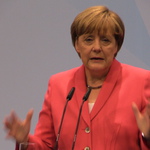 In der Flüchtlingskrise rückt laut Angela Merkel ein gemeinsamer EU-Grenzschutz mit der Türkei näher.