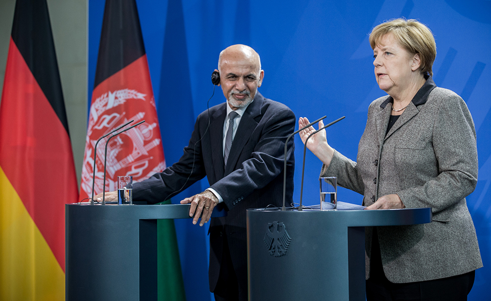 Merkel fordert Afghanen auf: Bleibt zuhause