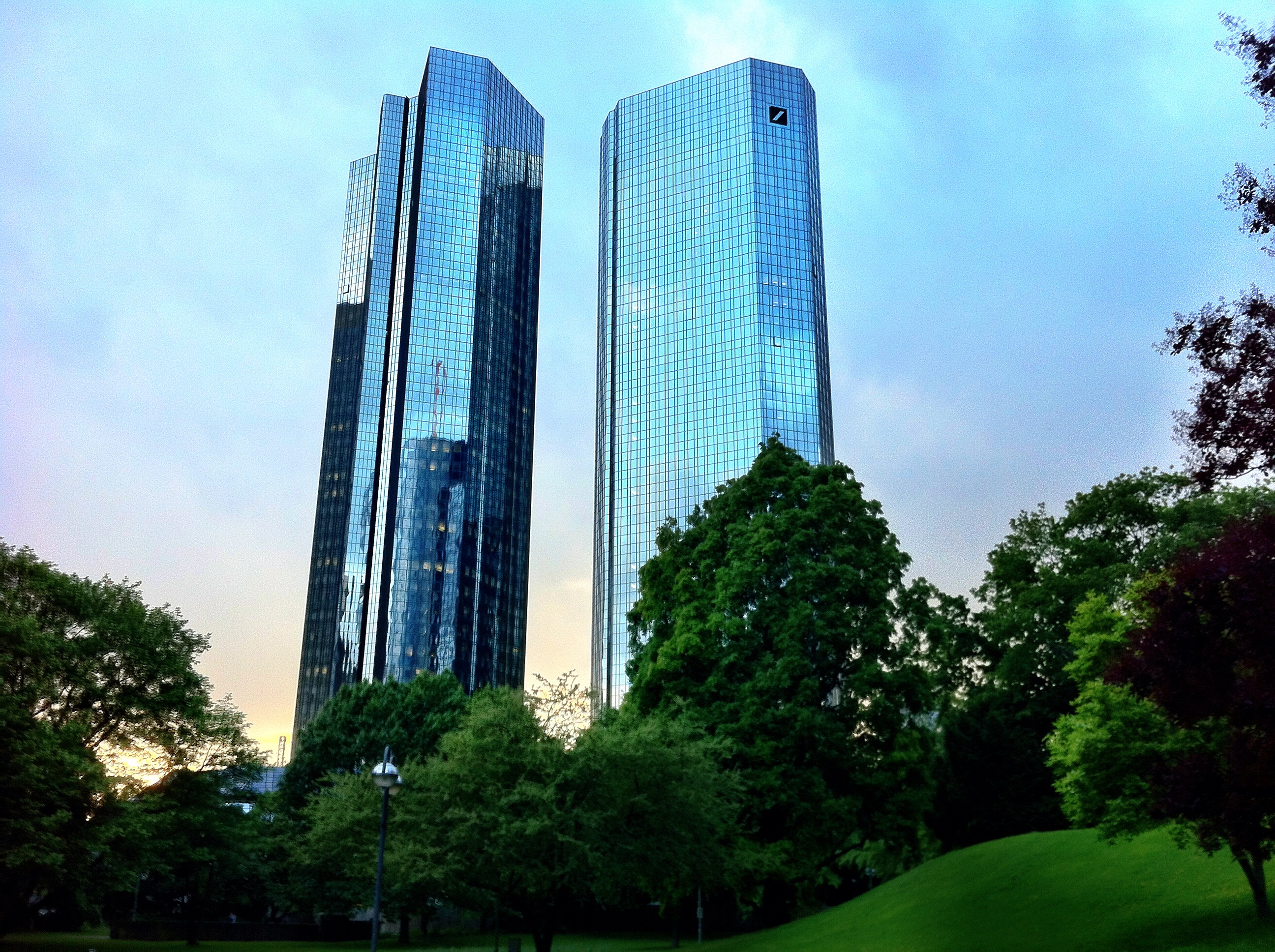 Deutsche Bank will mehr als 7000 Stellen streichen