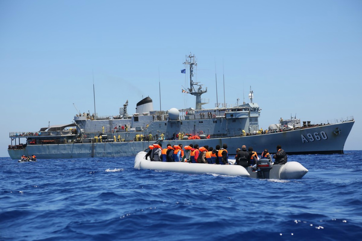 Seenotrettung von Flüchtlingen: Die unterschiedlichen Asylrechts-Auffassungen von Nato und Frontex