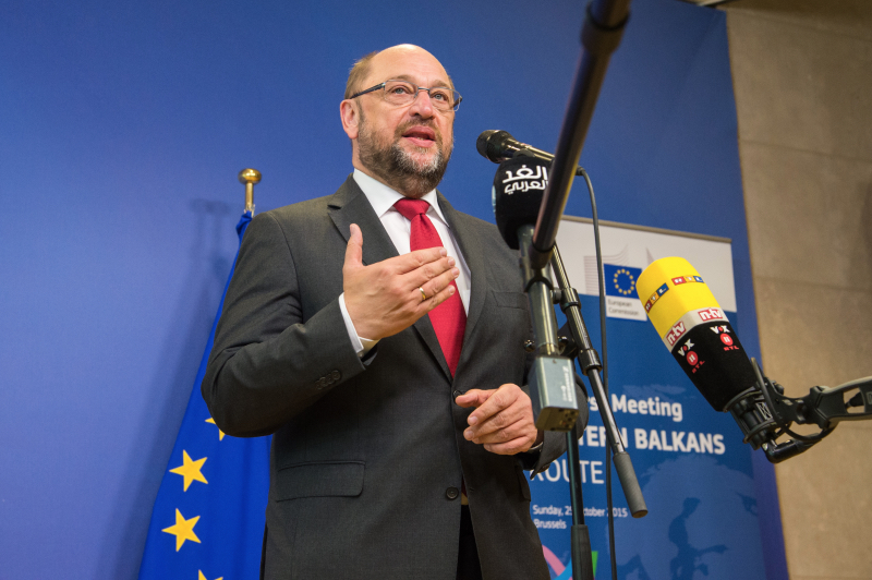 Schulz wirft de Maizière Versagen bei Asylanträgen vor