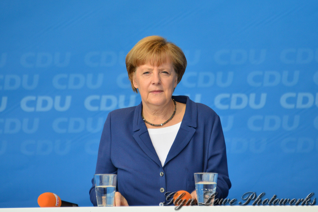 Umfrage: Merkels Kurs sinkt 