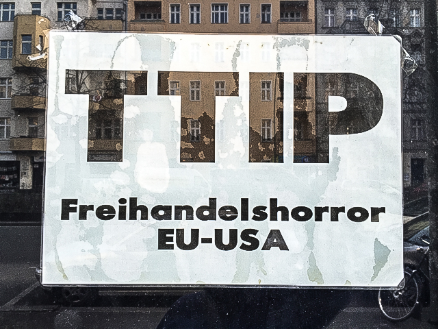 Verbraucherschützer fordern: "TTIP ohne Kosmetika"