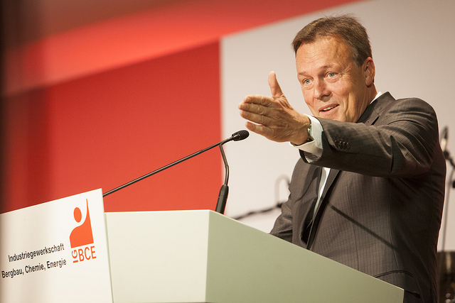 Oppermann: Seehofer veranstaltet "Kasperle Theater" in der Flüchtlingspolitik