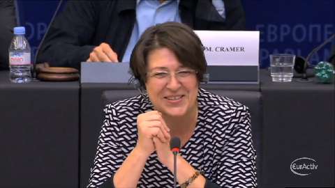 Bulc geht durch Anhörungsfeuer und überlebt