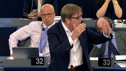 Verhofstadt zu Tsipras: "Seien Sie ein wahrer Anführer und kein falscher Prophet!"