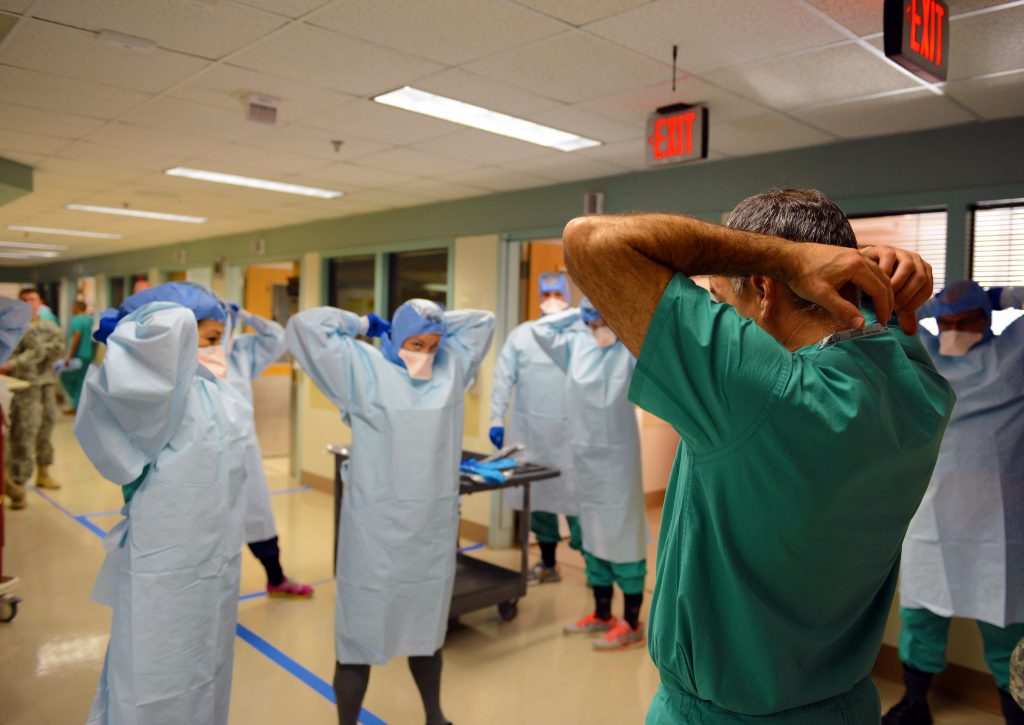 Ebola_med_Helfer