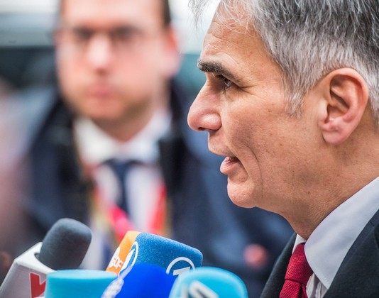 Wahl in Österreich: Faymann ändert Kurs in Flüchtlingspolitik