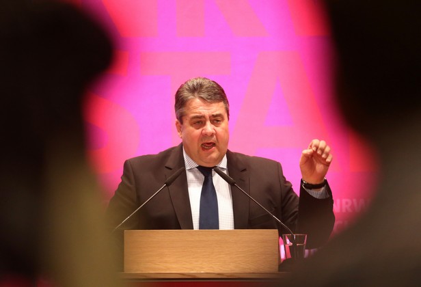 Wahlkampf: Gabriel verspricht Schutz vor Fake News und Hackern