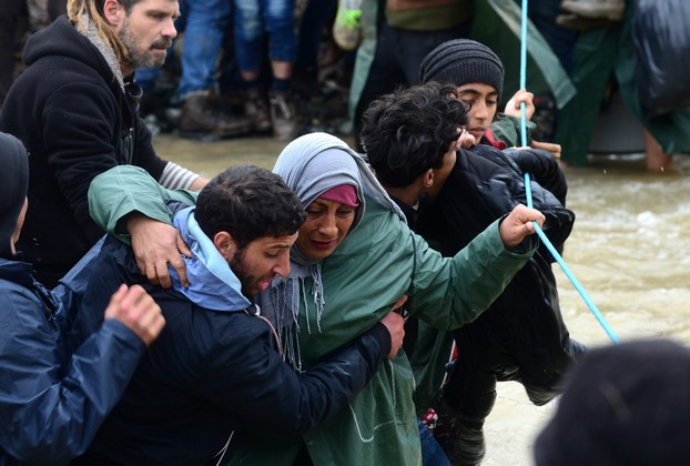 Flüchtlingskrise: 2000 Migranten überqueren Grenze nach Mazedonien