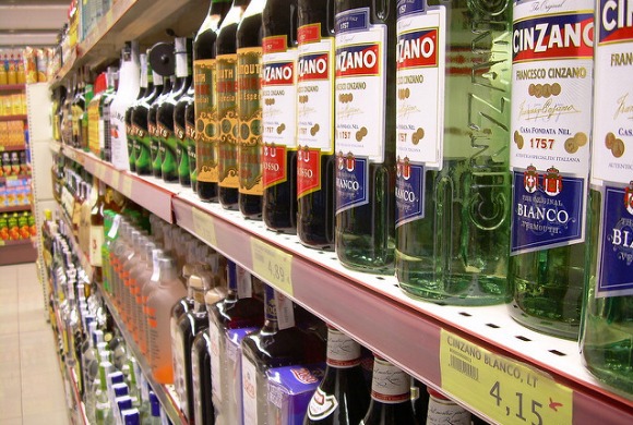 Handelsverbände: Alkoholverkauf an Minderjährige muss ein Ende finden