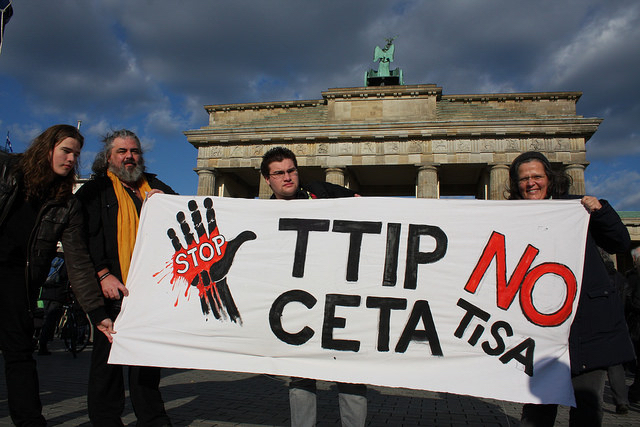NGOs sehen im CETA-Abkommen die Hintertür für TTIP