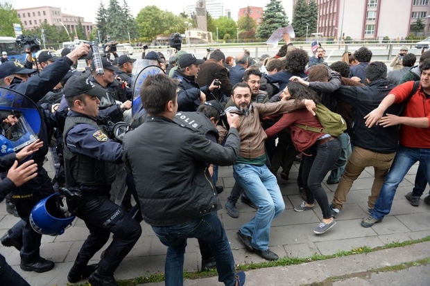 12.800 türkische Polizisten vom Dienst suspendiert