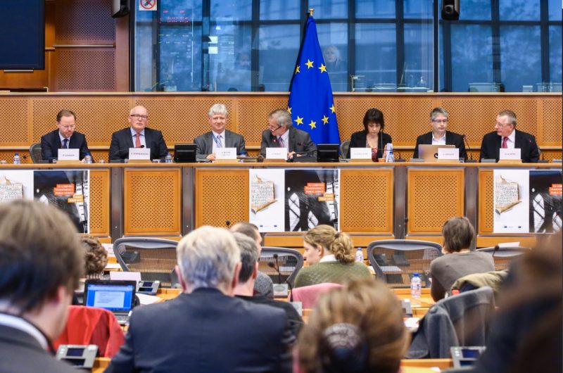 Transparenz in der EU: Timmermans fordert verbindliches Register für Lobbyisten