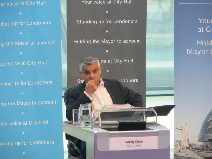 Londons Bürgermeister wirft Brexit-Befürwortern Panikmache vor