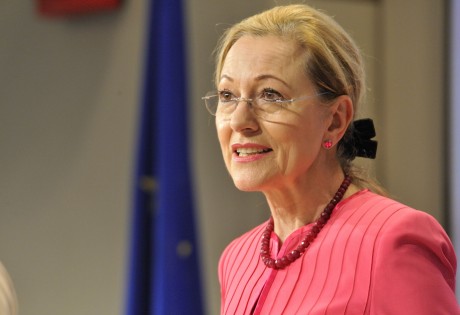 Exklusiv: Ferrero-Waldner begrüßt strenge Regeln für scheidende EU-Kommissare