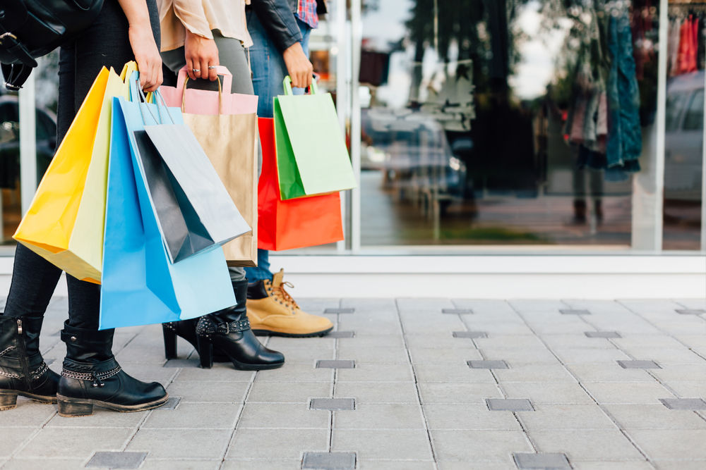 shutterstock-338777633 shopping bag inflation consumer
