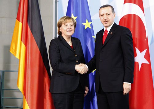 Merkel fordert von Erdogan Wahrung demokratischer Prinzipien