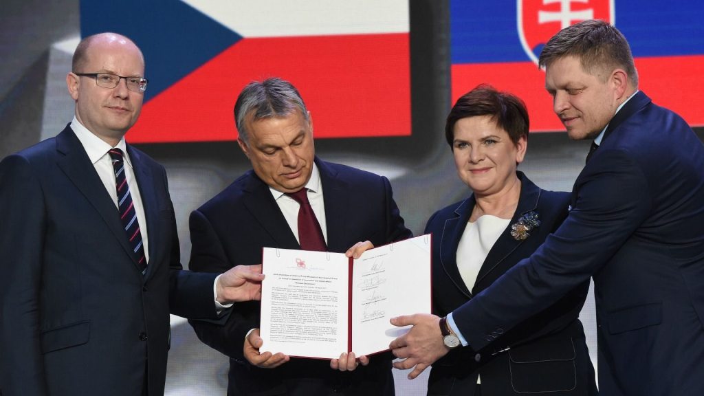 epa05875552 Prime Ministers of Visegrad Group (Visegrad Four or V4) countries: Poland’s Beata Szydlo (2-R), Czech Republic’s Bohuslav Sobotka (L), Hungary’s Viktor Orban (2-L) and Slovakia’s Robert Fico (R) with a ‚Warsaw Declaration‘ on innovativeness in the region at the Central Eastern European (CEE) Innovators Summit, in Warsaw, Poland, 28 March 2017. V4 prime ministers gathered in Warsaw to talk about EU affairs in connection with Brexit.  EPA/RADEK PIETRUSZKA POLAND OUT