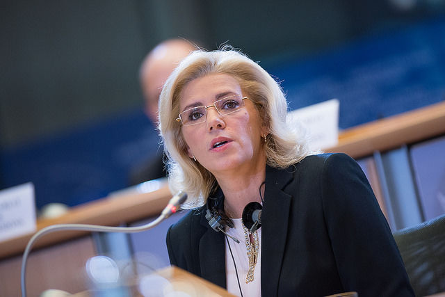 Regionalkommissarin Crețu in Athen: „Wir sind keine Sowjet-Kommissare“