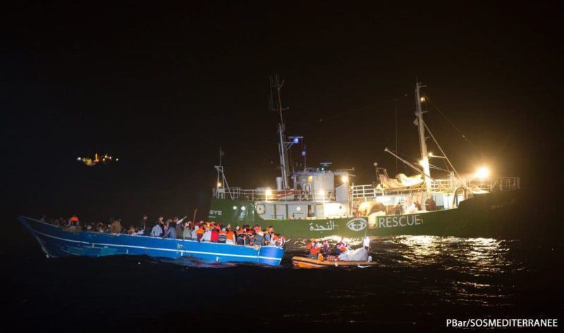 Deutsche Rettungsschiffe auf Mittelmeer mit 600 Flüchtlingen in Seenot