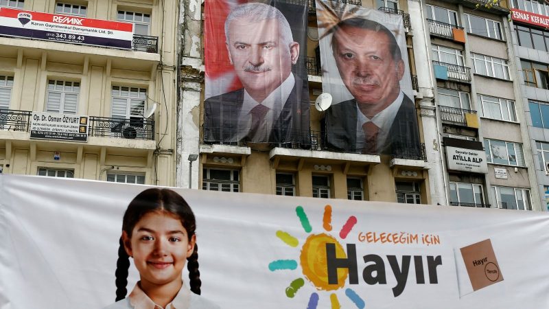 Türkei: Wahlkommission untersucht Beschwerden gegen Referendum