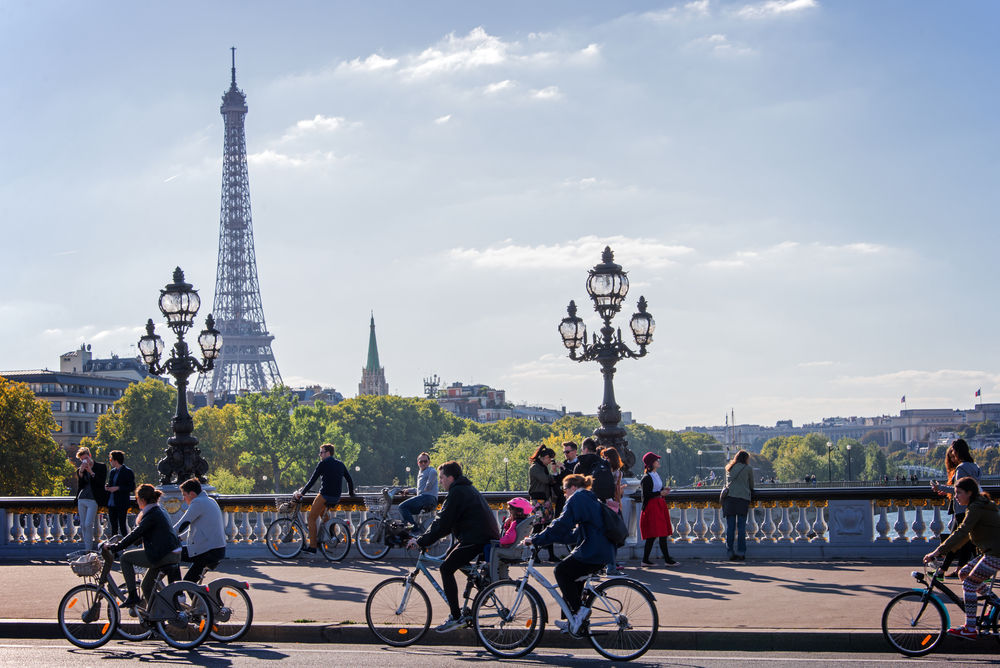 cycling_Paris_CREDIT[Delpixel_Shutterstock]