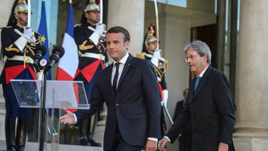 epa05979981 French president Emmanuel Macron (L) and Italian Prime Minister Paolo Gentiloni (R), prepare to deliver a joint statement prior to a dinner at Elysee palace in Paris, France, 21 May 2017.  EPA/CHRISTOPHE PETIT TESSON